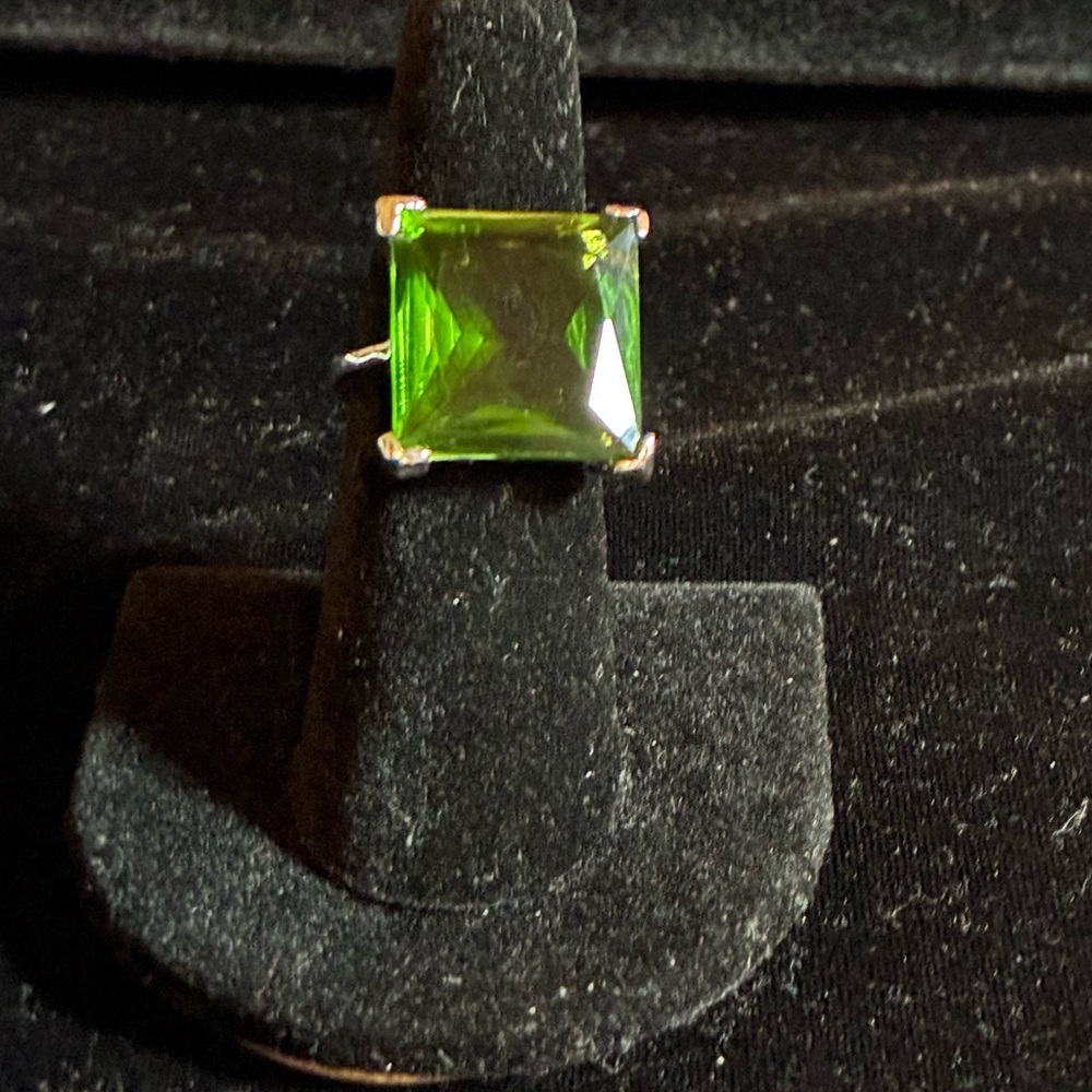 Elegant Green Cocktail Ring Size 6